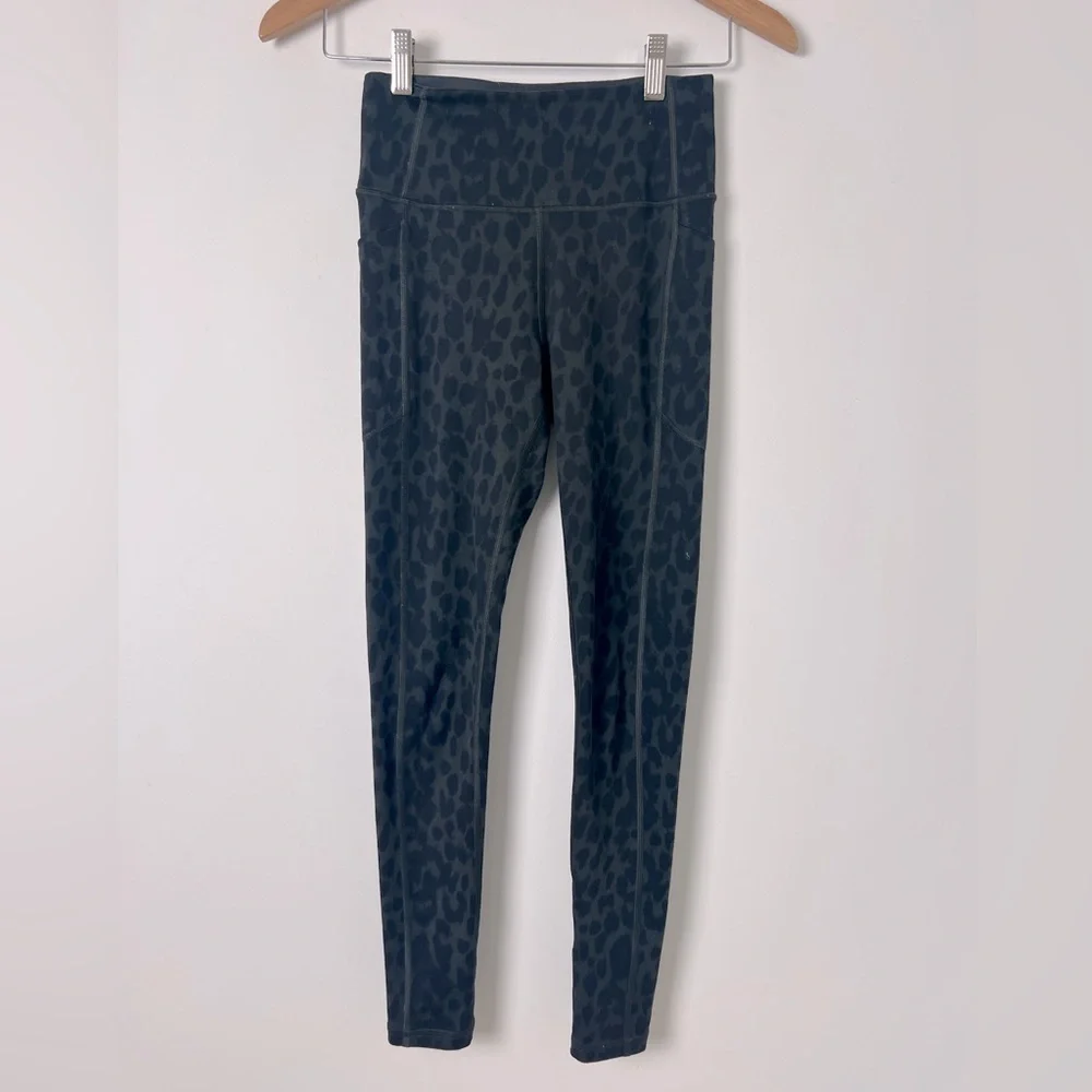 Victoria's Secret 2‎ Pairs Size 4 Animal Print Leggings Athletic Yoga